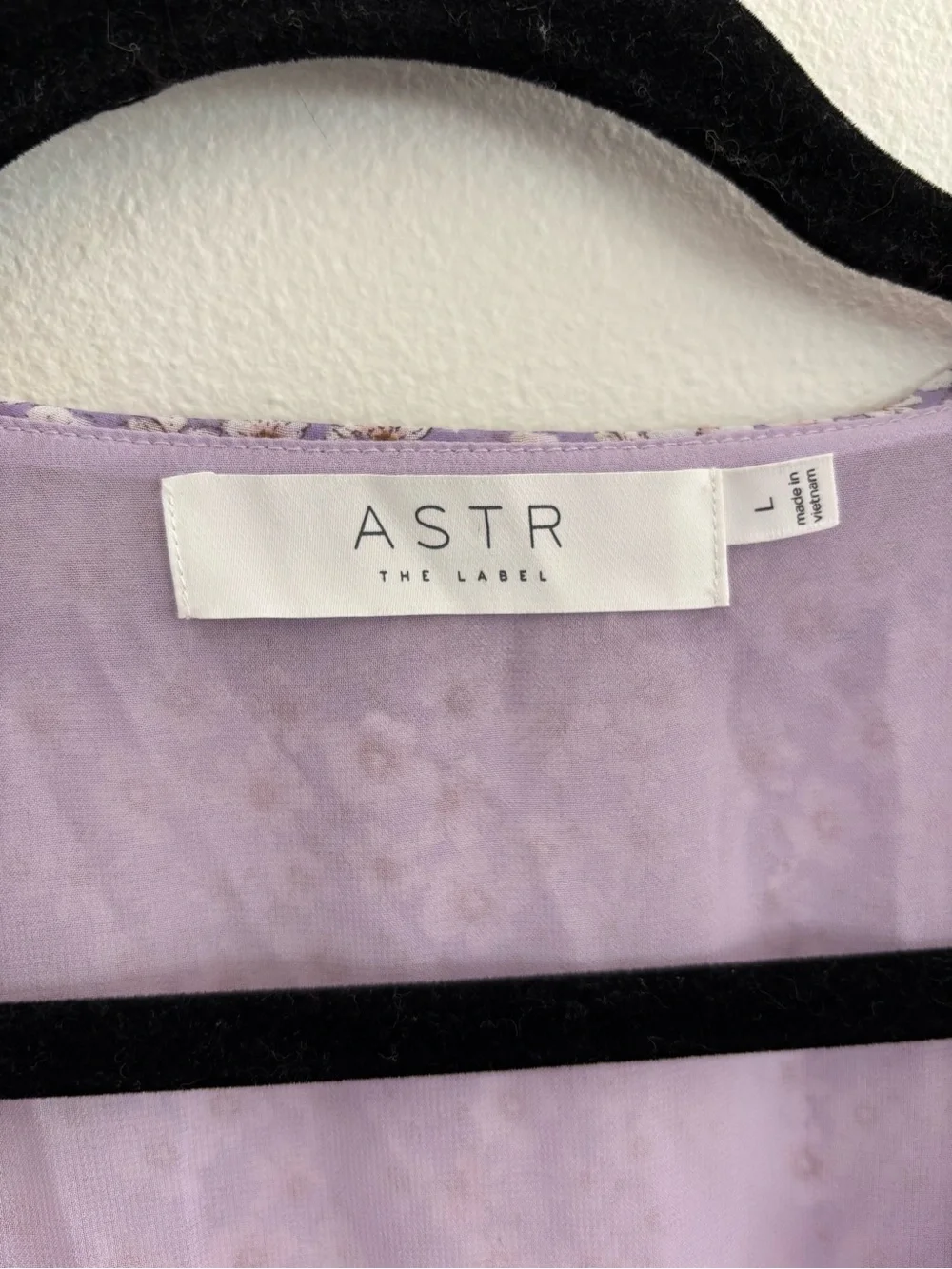 ASTR the label | Light Purple Floral Flowy Top